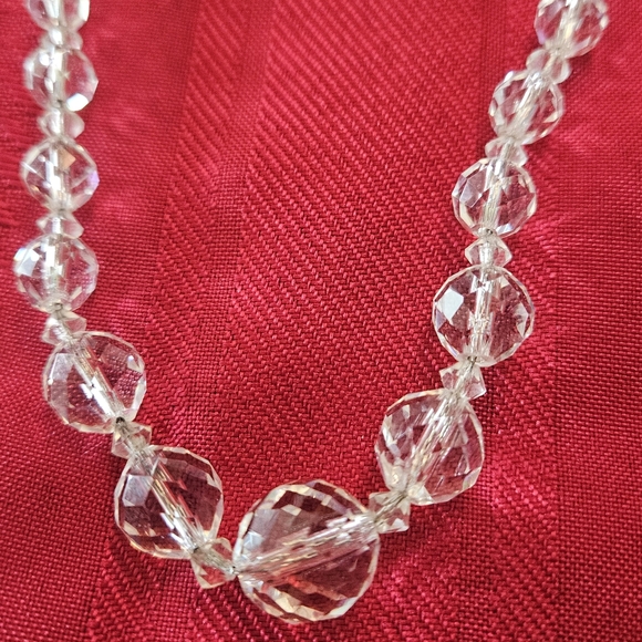 Elegant Crystal Beaded Necklace - Picture 2 of 3